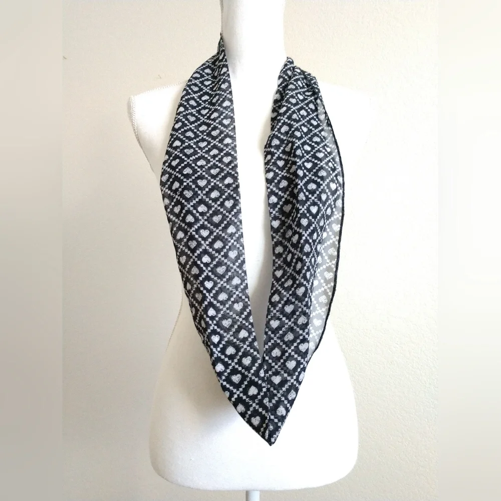 Black White Geometric Hearts Narrow Infinity Scarf Circle Loop